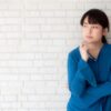 踏み込んだ話をする女性